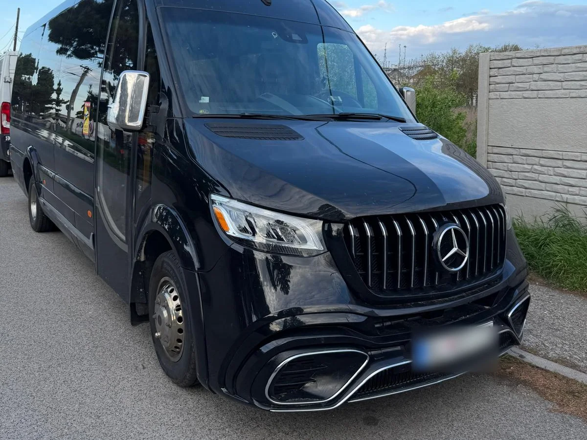Mercedes Sprinter (Cuby 519 CDI), 16+1+1 seats, on tour