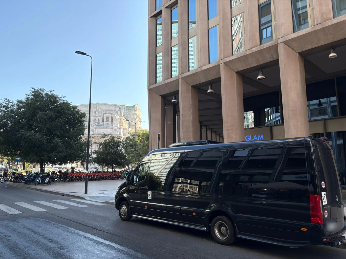 Mercedes Sprinter (Comfort Bus XXL), 19+1+1 seats, on tour