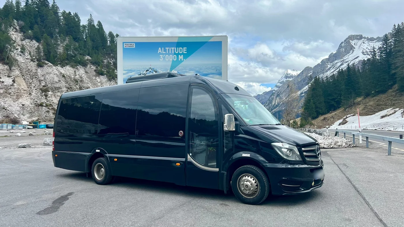 Mercedes Sprinter (Cuby 519 CDI), 22+1+1 seats, on tour